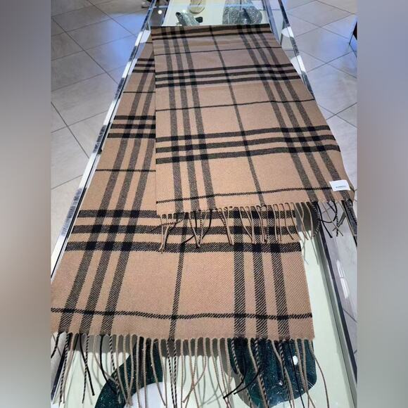 Burberry wool Classic dark Beige and Black Plaid Scarf
